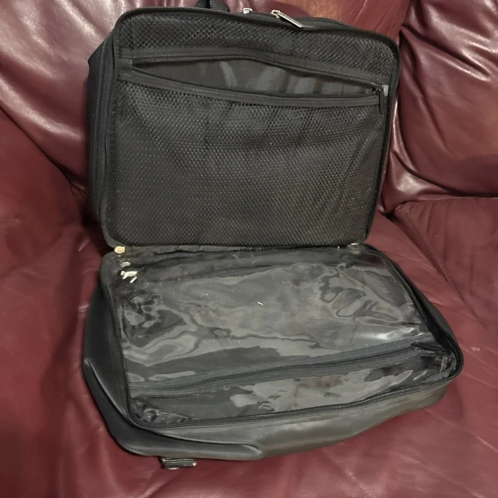 Kenneth Cole Reaction Black Duffel Overnight Travel Bag With Shoulder Strap Blk